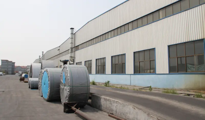 Che cos'è un nastro trasportatore in gomma industriale